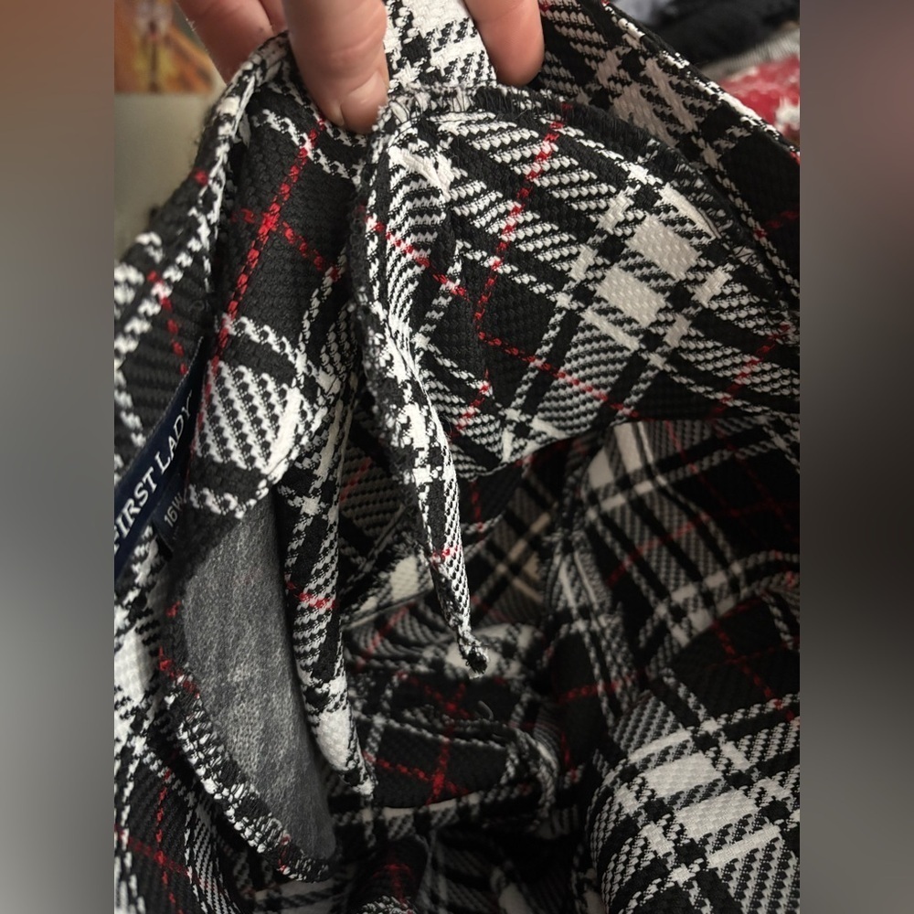 Ultra Chic Black, White, & Red Plaid Blazer with Pockets - Picture 7 of 10
